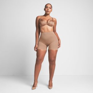 LOW BACK SHORT