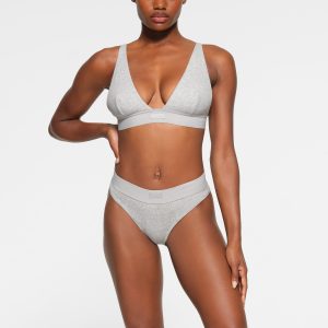 PLUNGE BRALETTE