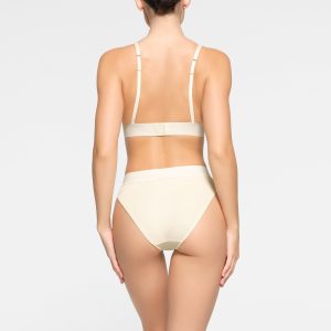 PLUNGE BRALETTE