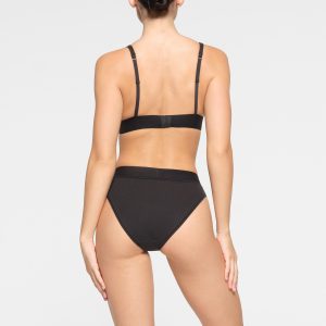 PLUNGE BRALETTE