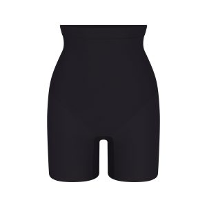 CORE SCULPT MID RISE SHORT