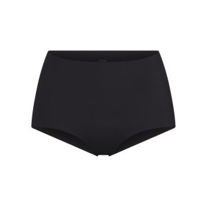 BOY SHORT